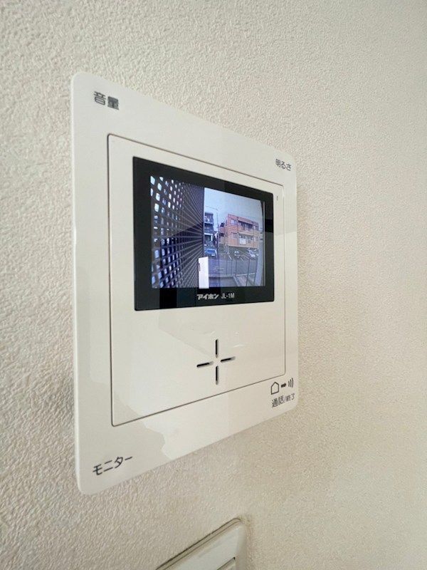 �y�Z�L�����e�B�z�@�K��҂��f���Ŋm�F�ł��郂�j�^�[�t���C���^�[�z���B