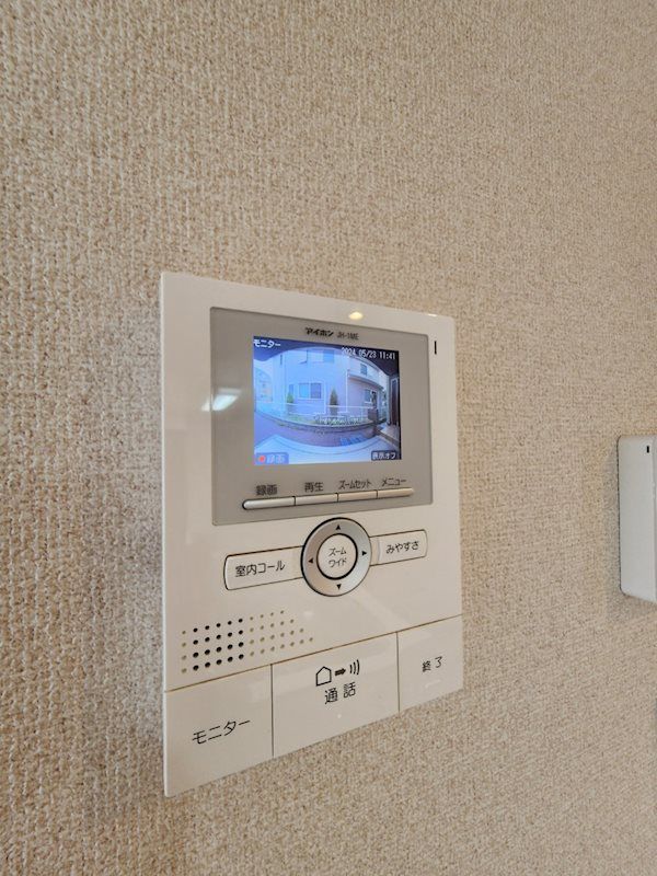 �y�Z�L�����e�B�z�@���S�̃��j�^�[�z��