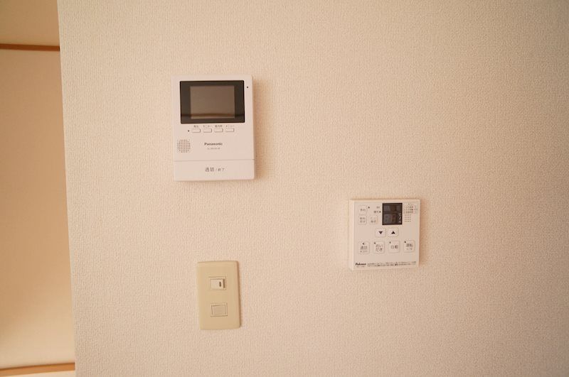 �y�Z�L�����e�B�z�@