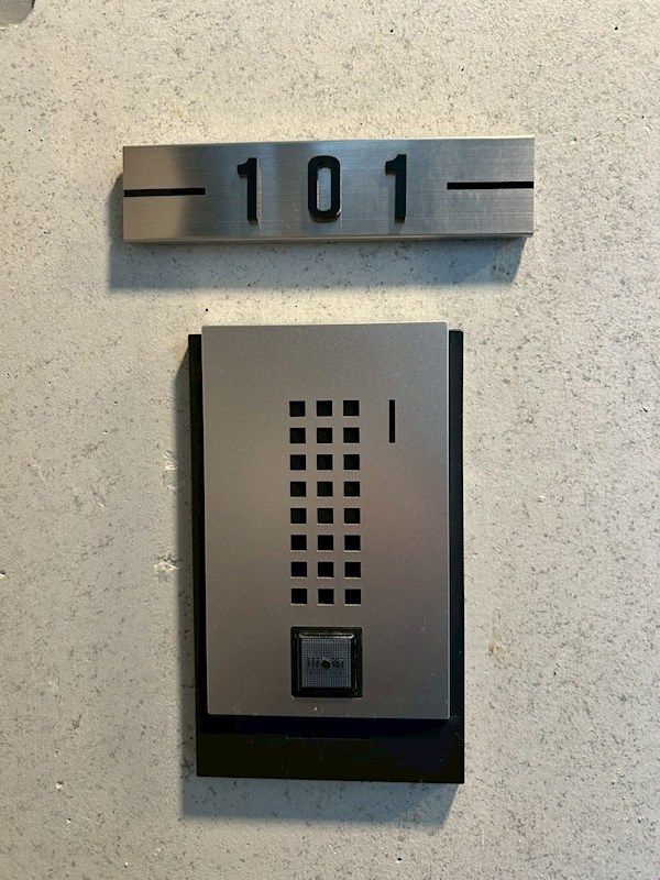 �y�Z�L�����e�B�z�@