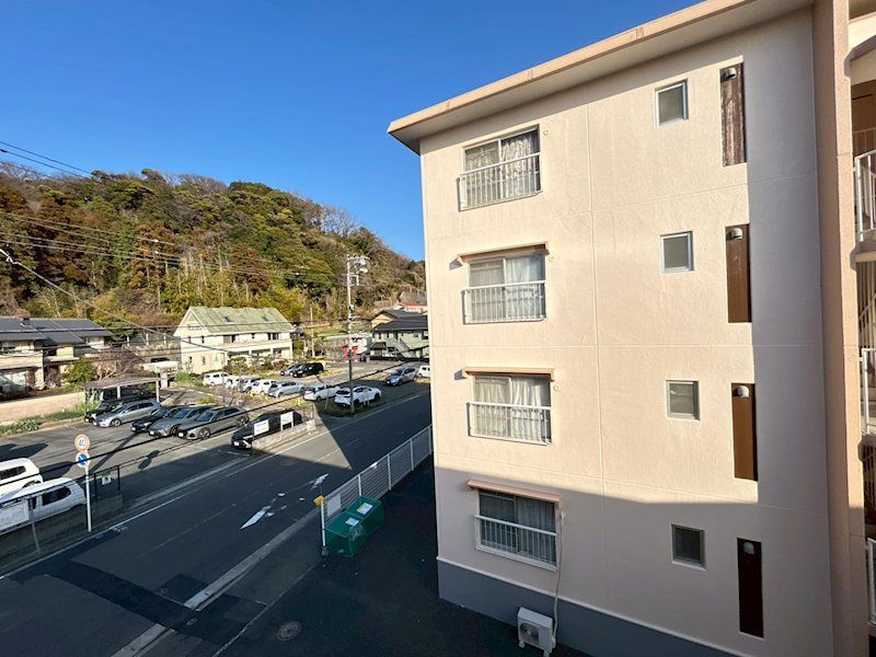 �y���]�z�@