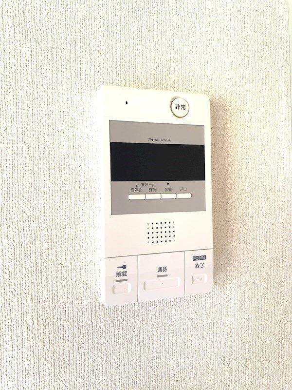 �y�Z�L�����e�B�z�@