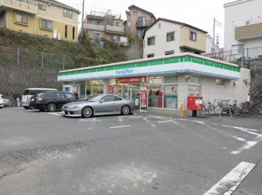 �y���Ӂz�@�t�@�~���[�}�[�g �Ó�`���u�X 532m