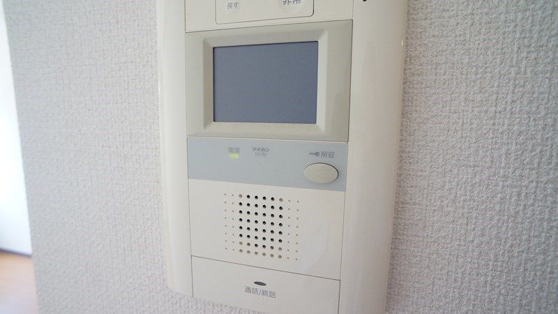 �y�Z�L�����e�B�z�@���j�^�t���I�[�g���b�N�ŗ��q�����S