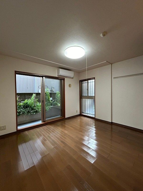 �y���ԁE���r���O�z�@���邭�J�����̂��郊�r���O��ԁB