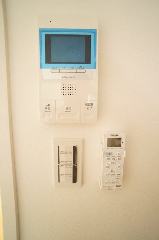 �y�Z�L�����e�B�z�@