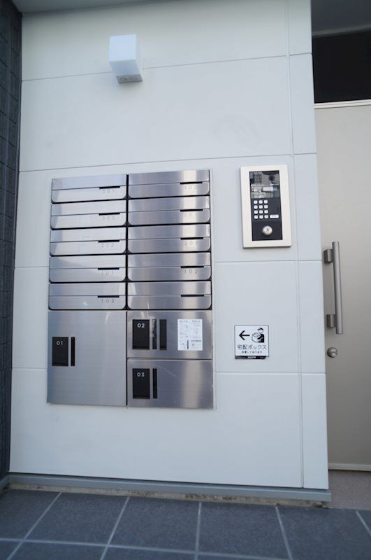 �y�Z�L�����e�B�z�@