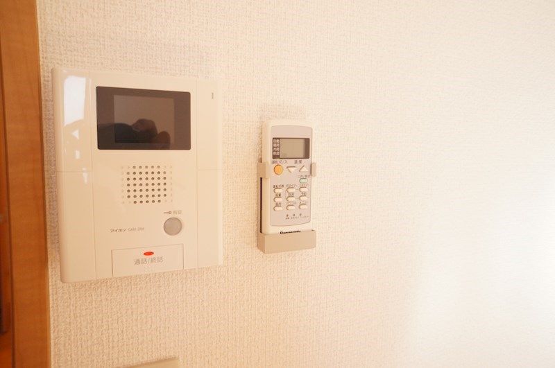 �y�Z�L�����e�B�z�@���j�^�t���C���^�[�z���ŗ��q�����S