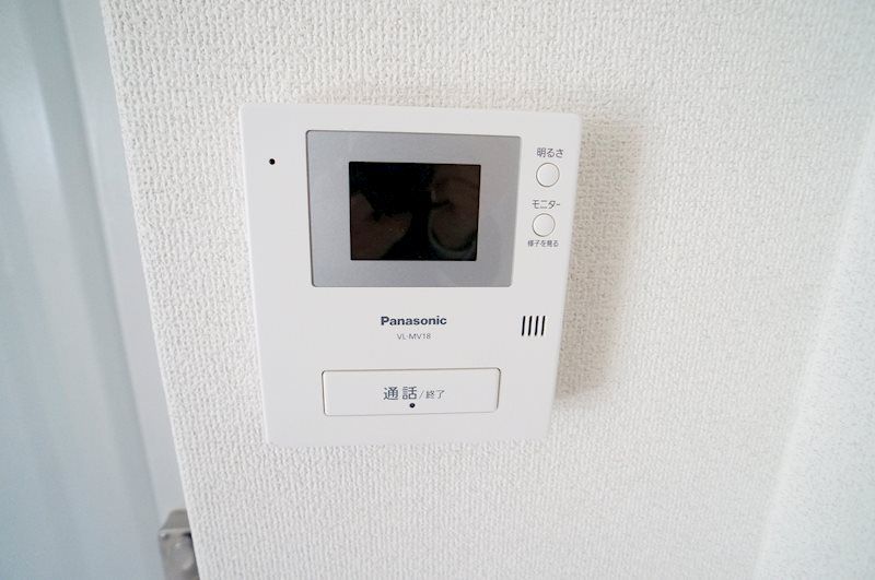 �y�Z�L�����e�B�z�@���j�^�t���C���^�[�z���ŗ��q�������S�I