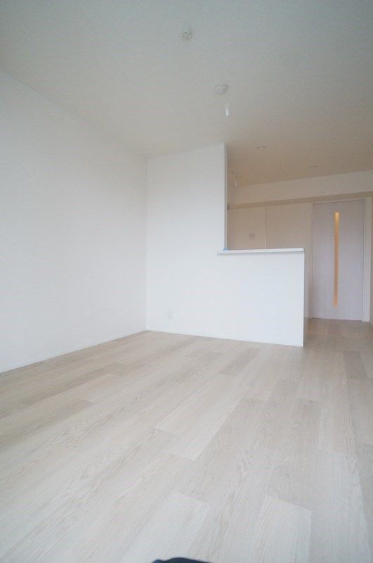 �y���ԁE���r���O�z�@��炵�̒��S�̓��r���O�B�p�i�z�[���{�H�̈��S�Ɖ��K�B