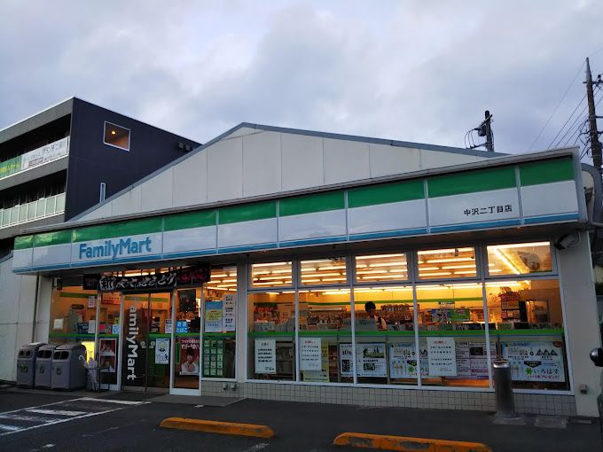 �y���Ӂz�@�t�@�~���[�}�[�g ����񒚖ړX 922m