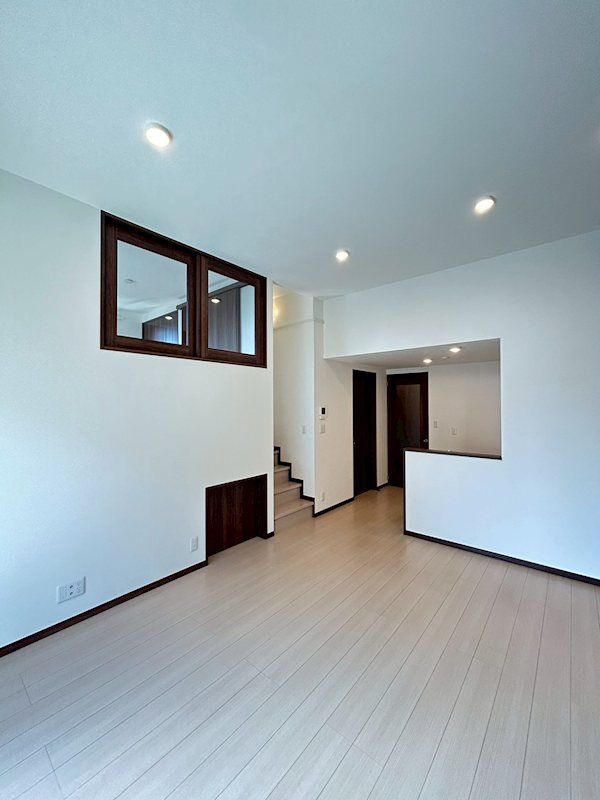 �y���ԁE���r���O�z�@