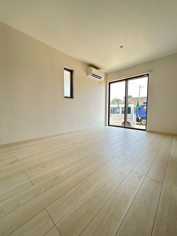 yԁErOz@13̃rOŁA炵ɂƂƊJB