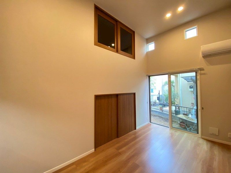 yԁErOz@V䂪Ĵ郊rOłB