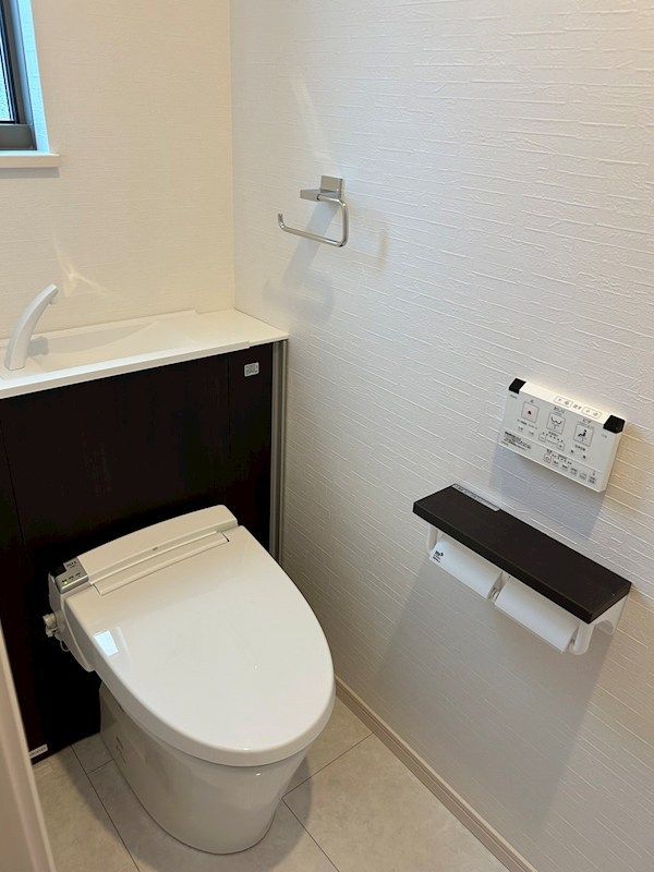 �y�g�C���z�@�������֍������B�����𐴌��ŉ��K�ɉ߂�����N���[���ȃg�C���B