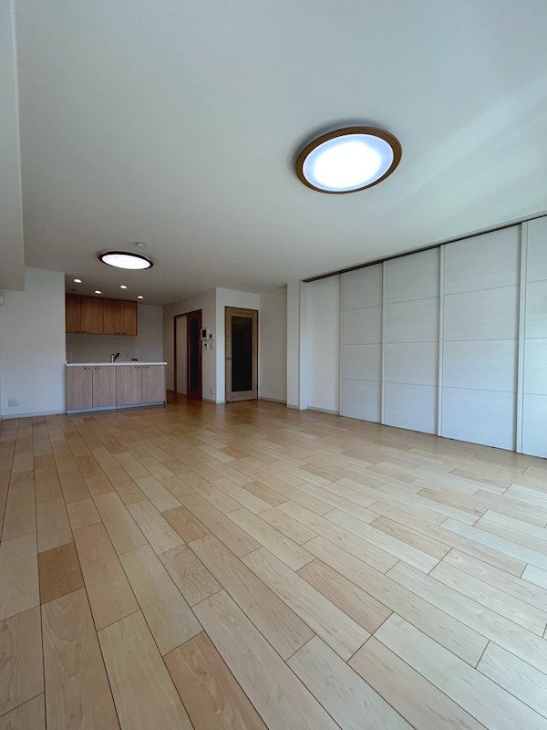 �y���ԁE���r���O�z�@18����LDK