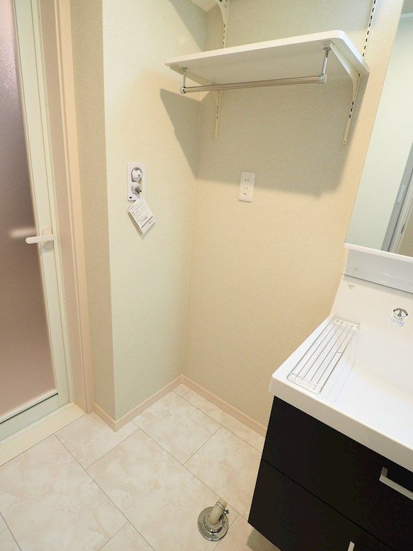 �y���̑��z�@�Ɠd�ɂ��A���ɂ��D������������@�u����B