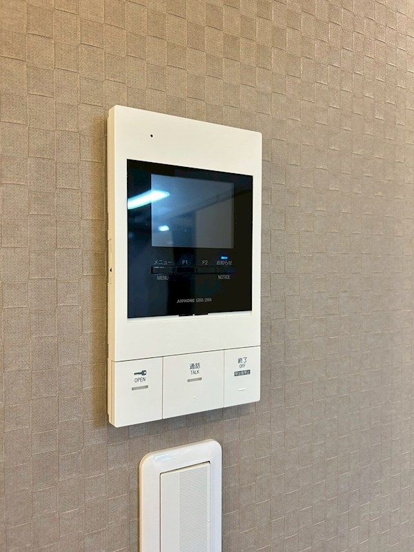 �y�Z�L�����e�B�z�@