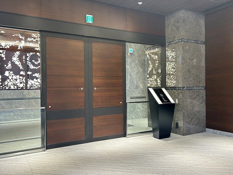 �y�G���g�����X�z�@