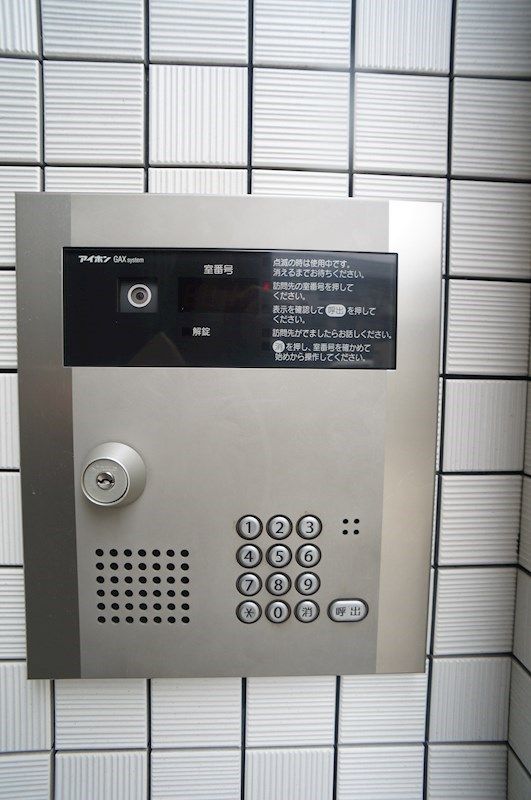 �y�Z�L�����e�B�z�@