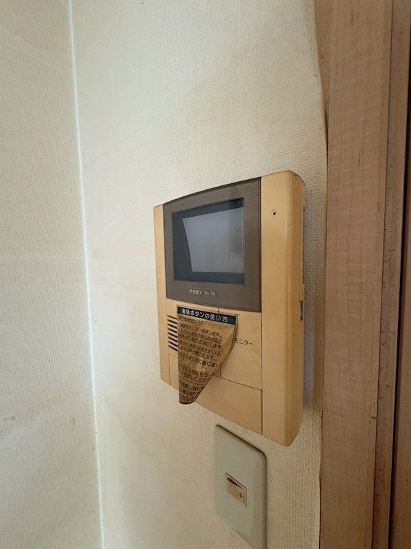 �y�Z�L�����e�B�z�@