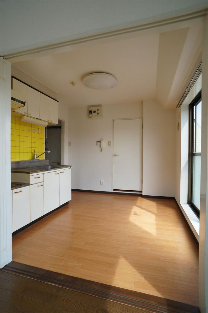 �y���ԁE���r���O�z�@