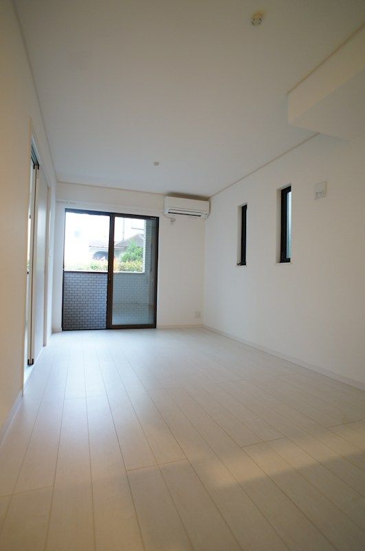 �y���ԁE���r���O�z�@�L�X�Ƃ����J�������ӂ�郊�r���O�́A�ǂ�ȃC���e���A���f������ԁB