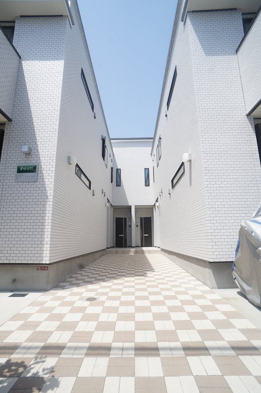 �y�G���g�����X�z�@���֑O���L���A�x�r�[�J�[��傫�ȉו��̏o��������X���[�Y