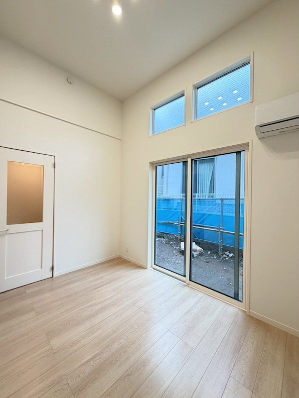 �y�����E���r���O�z�@