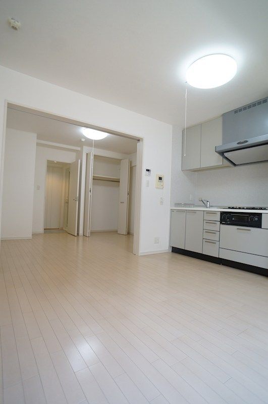 �y���ԁE���r���O�z�@11.60���LDK�B�H���ƃ����b�N�X�̋�Ԃ𖾊m�ɕ�������A��Ƃ�̊Ԏ��ł��B