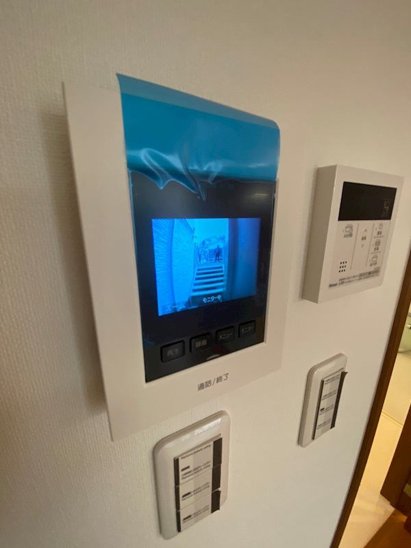 �y�Z�L�����e�B�z�@�K��҂��f���Ŋm�F�ł��郂�j�^�[�t���C���^�[�z���B